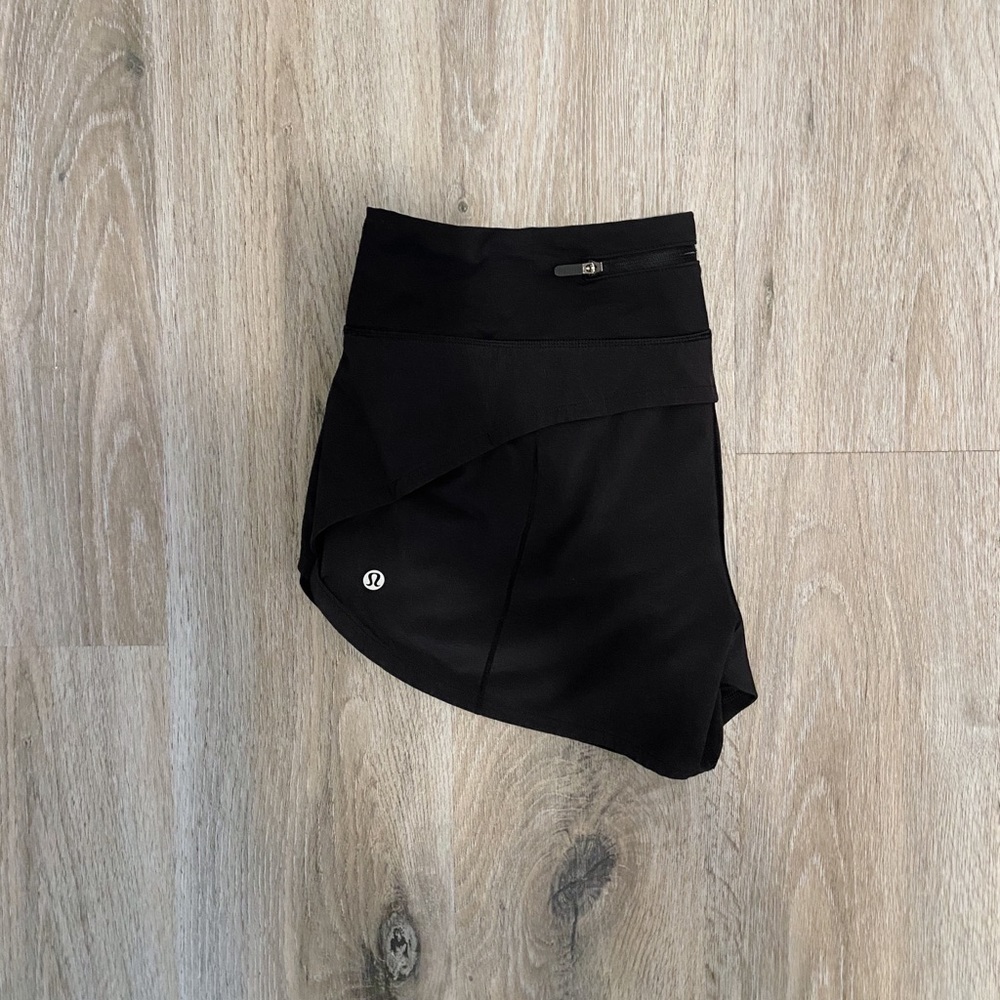 Lululemon 2.5” Shorts